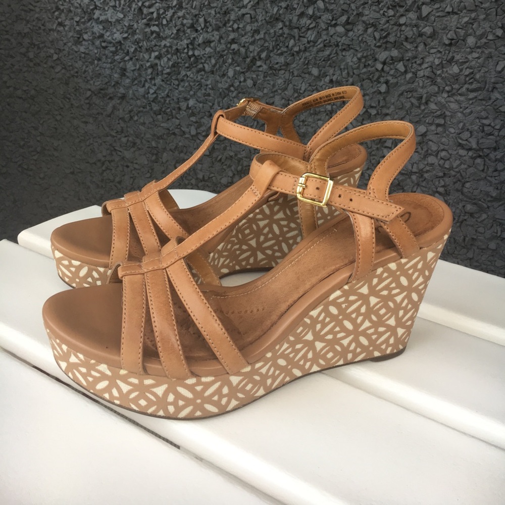 Like-new comfy wedges
