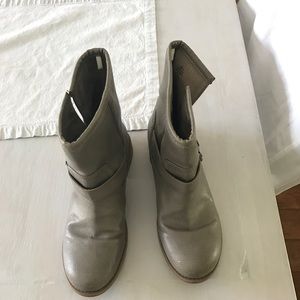 Gap size 8 boots