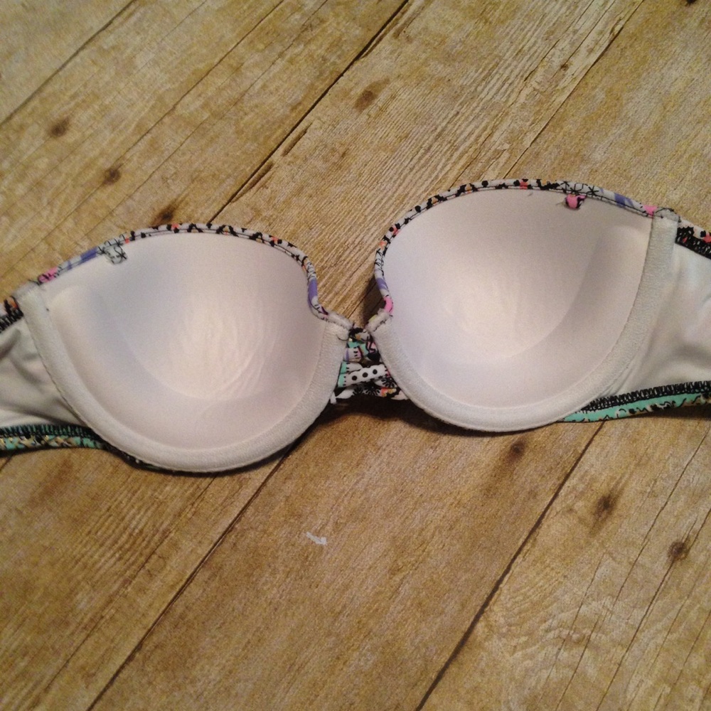 Victoria's Secret Bikini - Picture 5 of 8