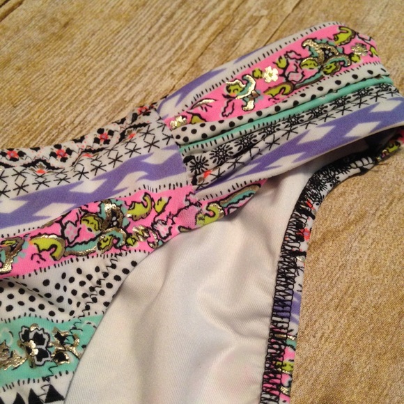 Victoria's Secret Bikini - Picture 6 of 8