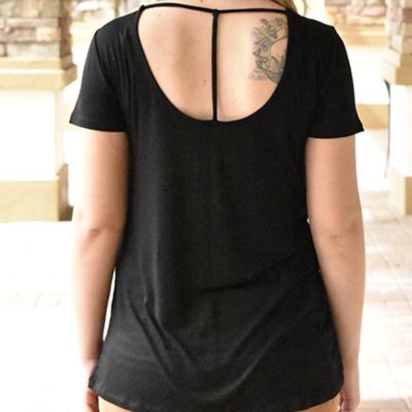 🚨only 1 MD left!! 🚨 Black cross strap tee - Picture 3 of 3