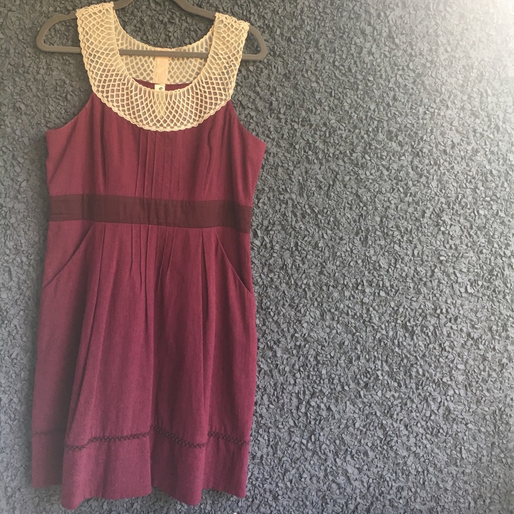 Stylish lace collar and pocketed dress