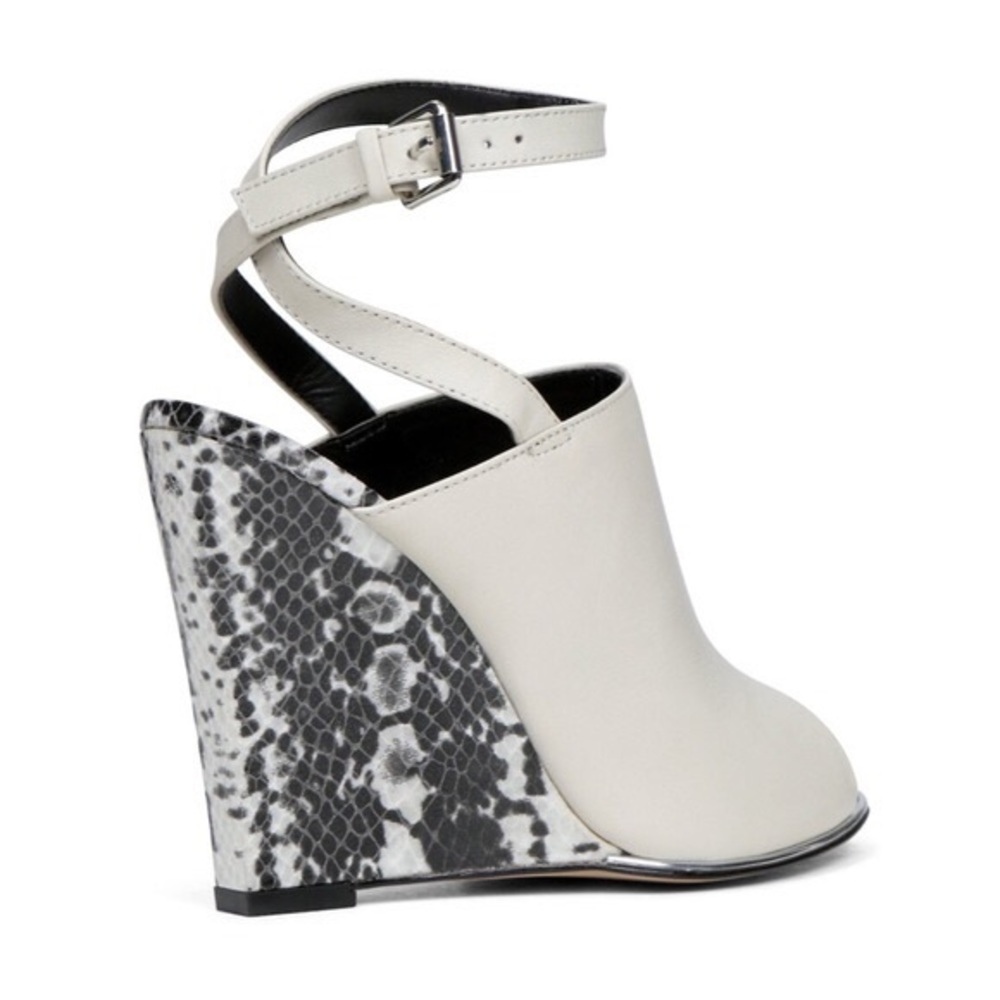 Design Lab Yehocheva Wedge