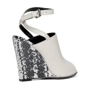 Design Lab Yehocheva Wedge