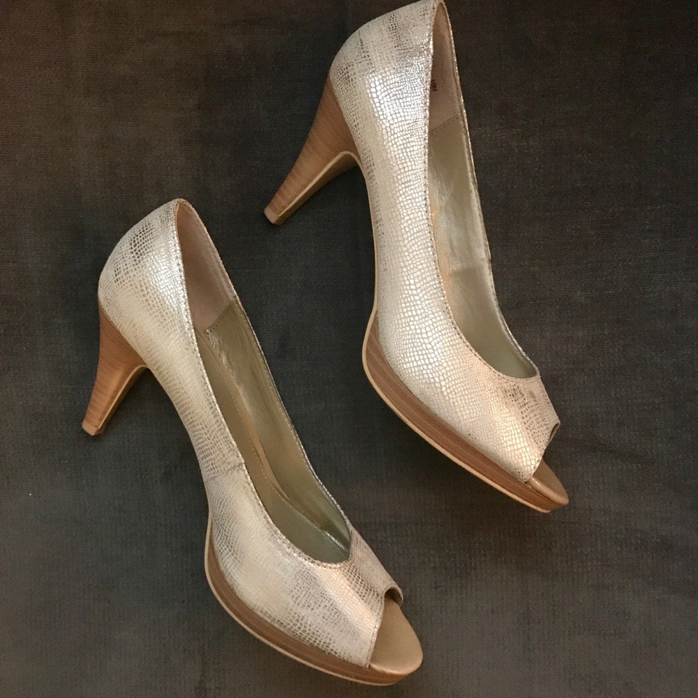 Bandolino Peep Toe Pumps