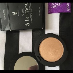 Lustrous- Touch a la mode POWDER LUMINIZER 🔆