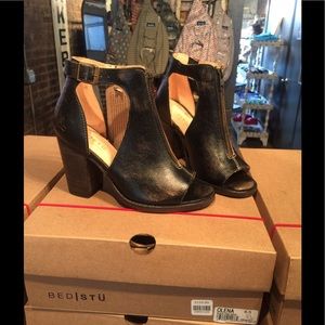 Brand New in box Bed Stu Olena Sz 6