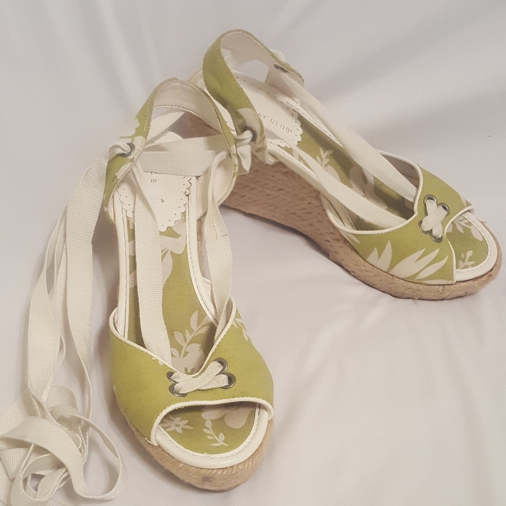 Montego Bay club size 6 lace up sandals