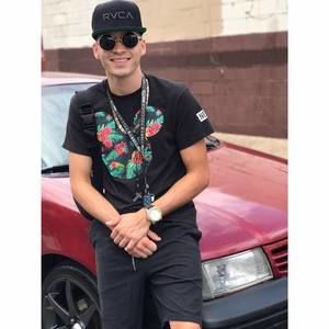 Meet your Posher, Luis angel