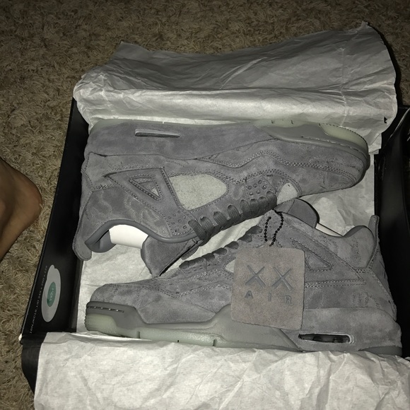 Athletic_Shoes