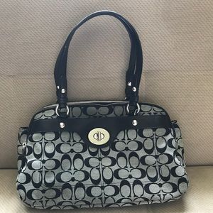 Authentic 💯coach handbag lavender interior