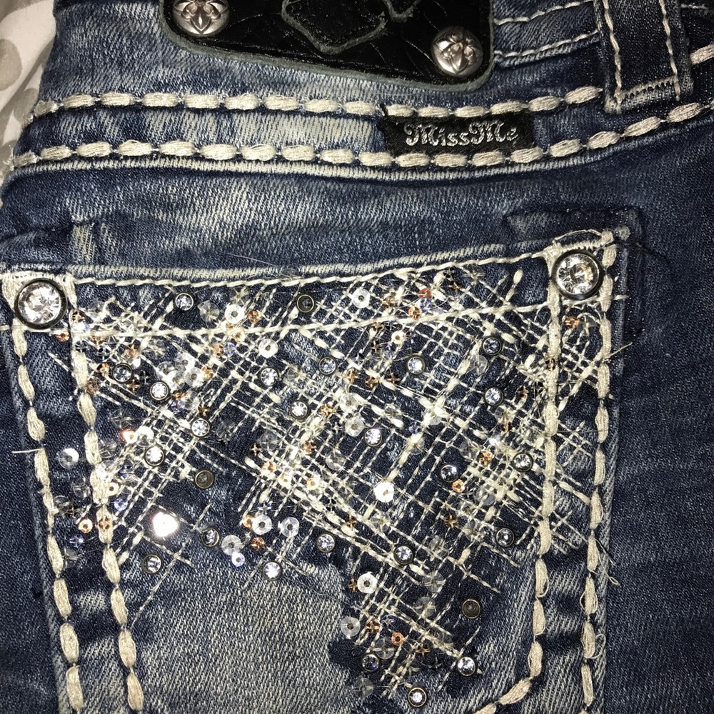 miss me signature shorts ; size 26,