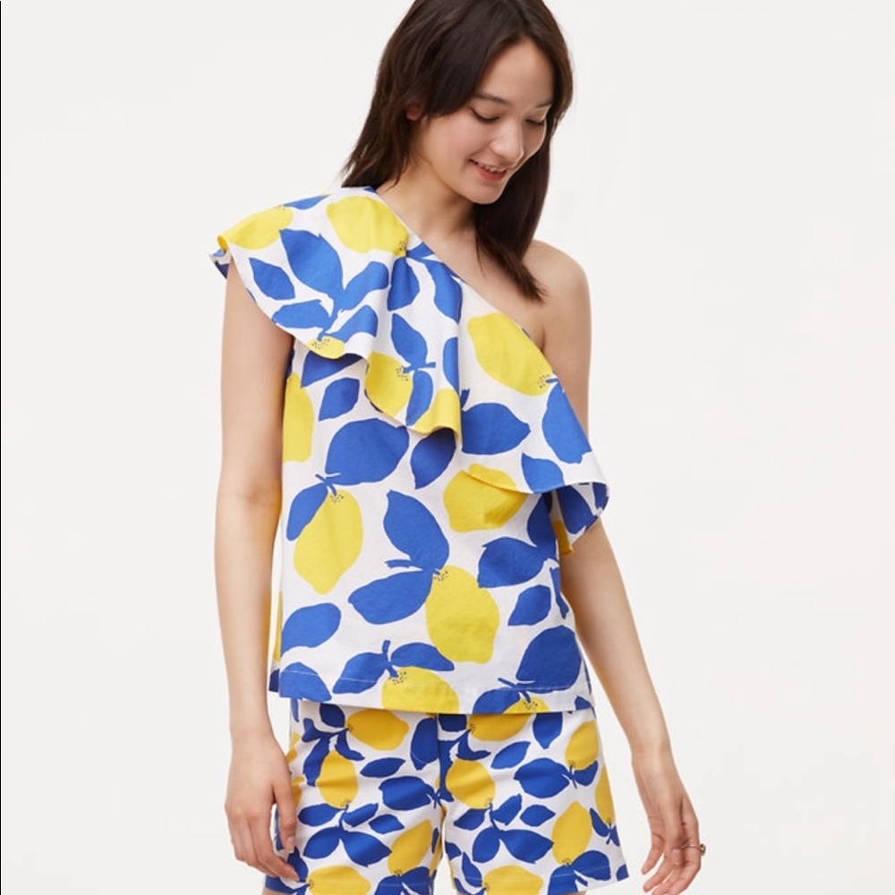 NWT One shoulder ruffle lemon print top