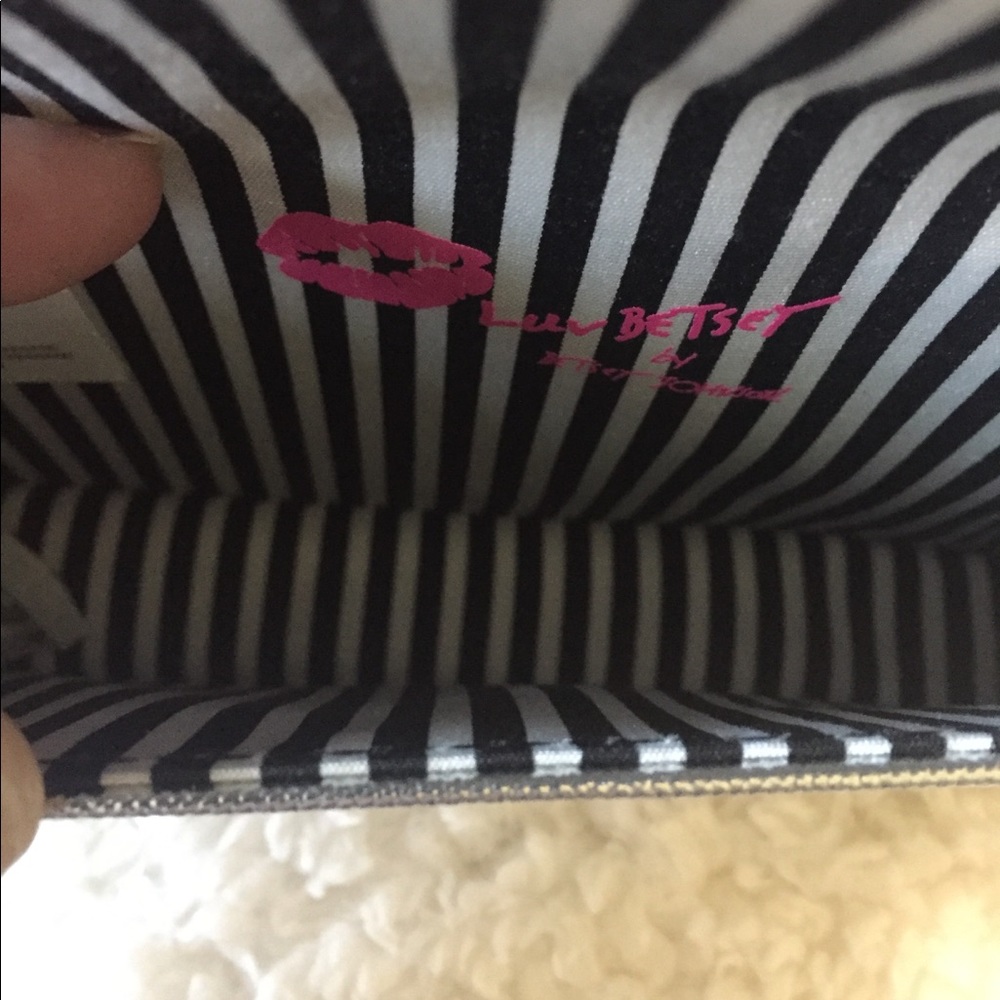 🌸NWT! BETSEY JOHNSON GLITZY HALO WRISTLET - Picture 5 of 5