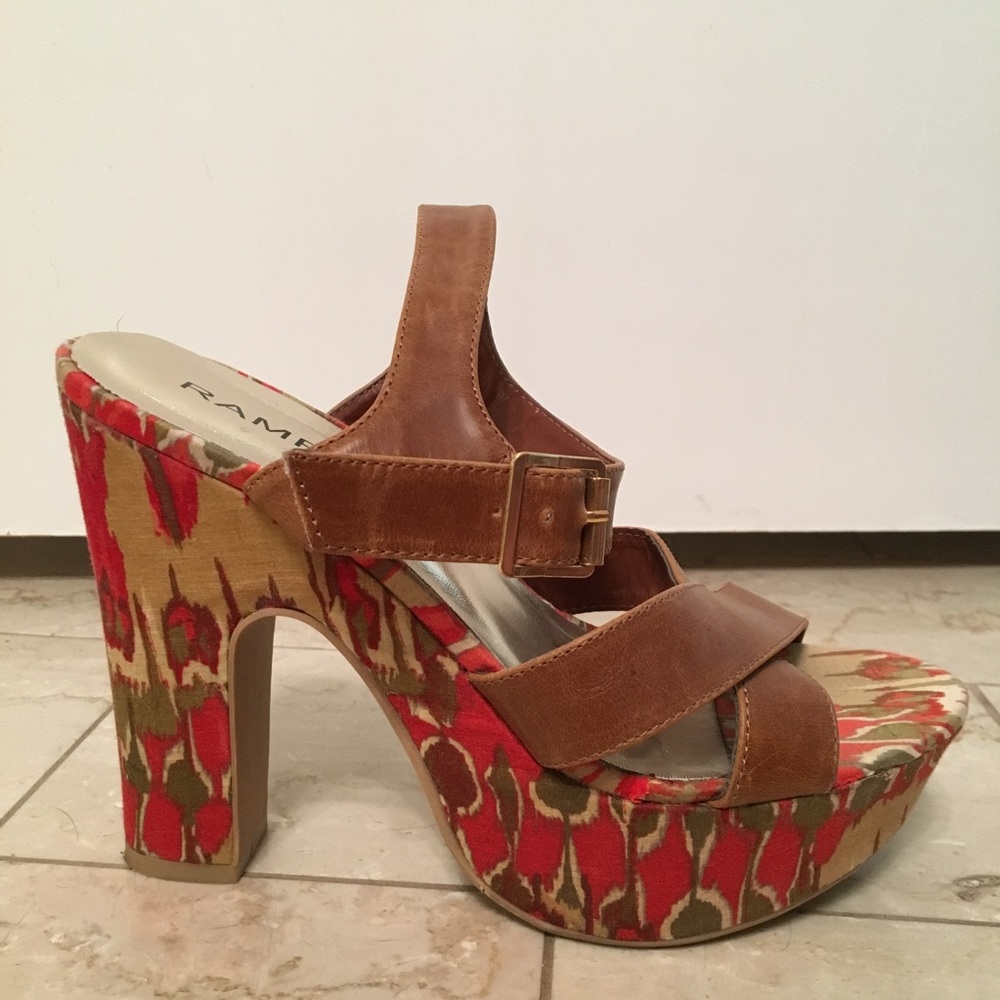 Ikat printed platforms
