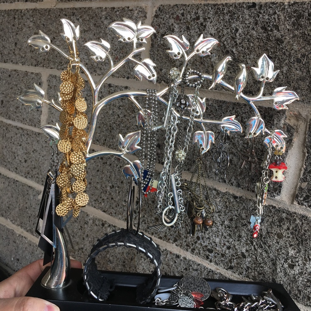 6 earrings, 5 bracelets, 1 necklace, 1 stand
