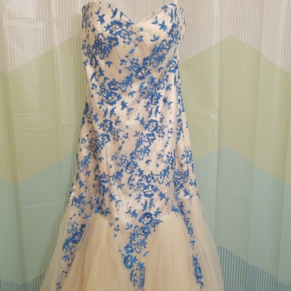 Prom Dress - Picture 2 of 5