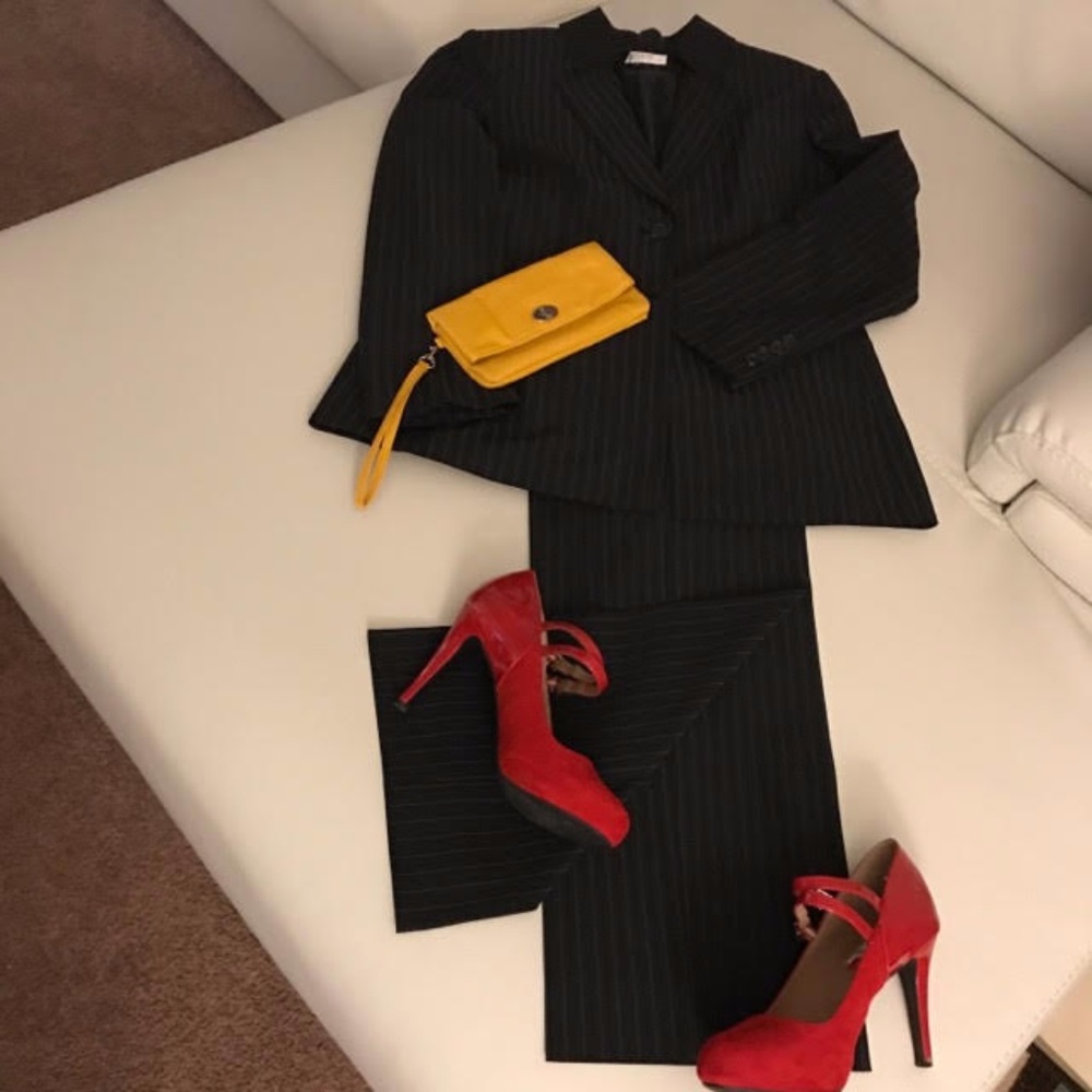 Tahari 2pc Dark Navy Suite