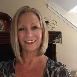 Meet your Posher, Debbie