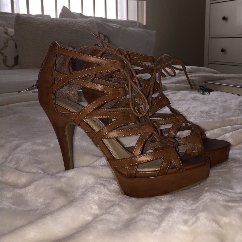 Heels - Picture 2 of 2