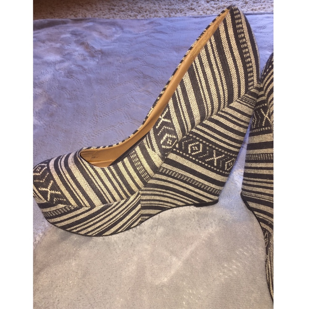 • Aztec Wedges • - Picture 2 of 4