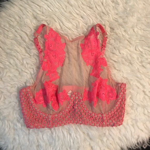 Pink vs bra - Picture 1 of 4