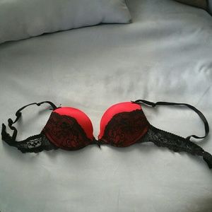 Add-2-Cups Red & Black Bra