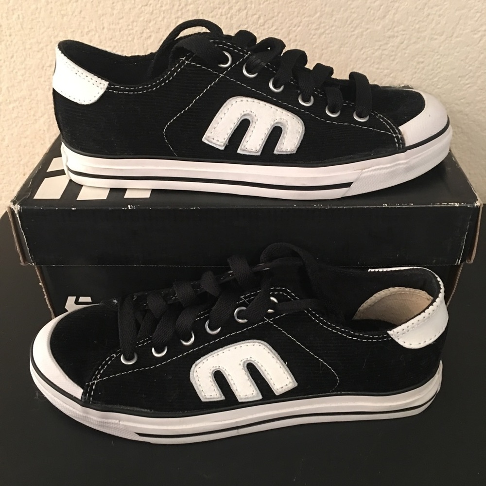 Etnies brand new corduroy black womens sneakers