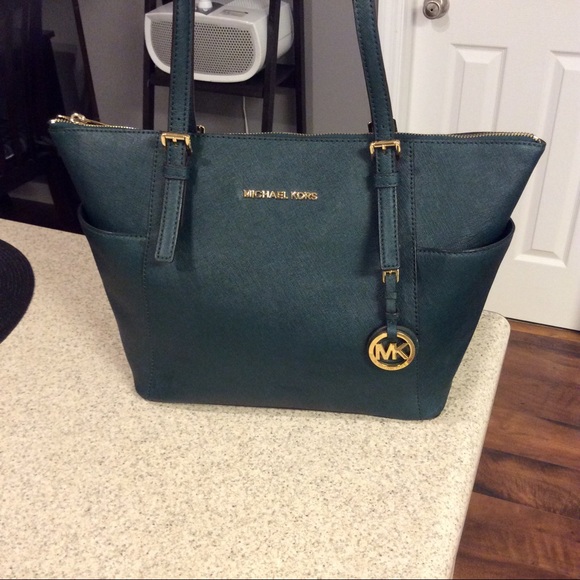 Michael Kors Handbags - Michael Kors Jet Set Tote ❗️FIRM❗️