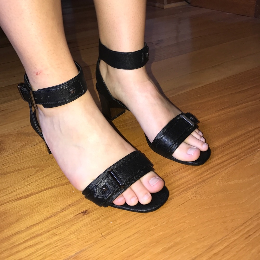 Vera Wang heels