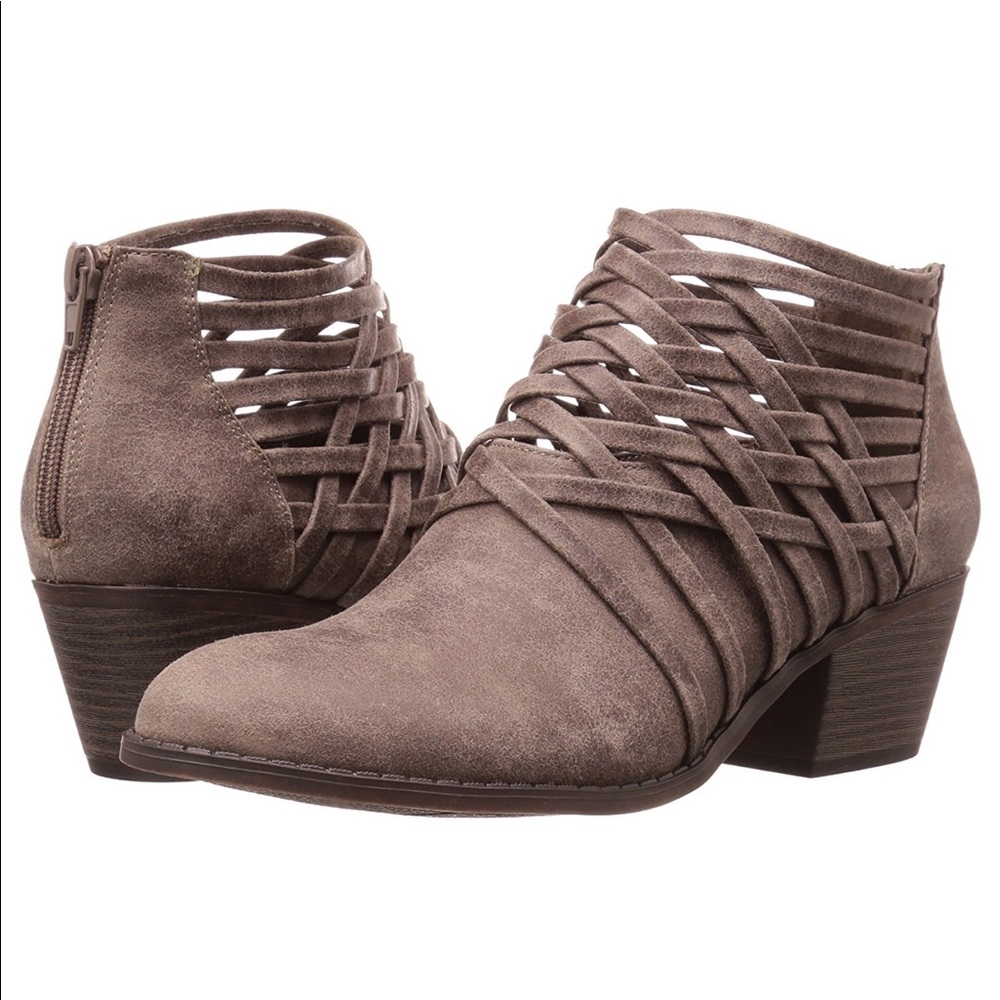 NWT Tan ankle booties