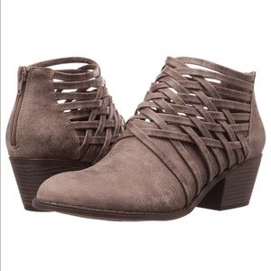 NWT Tan ankle booties