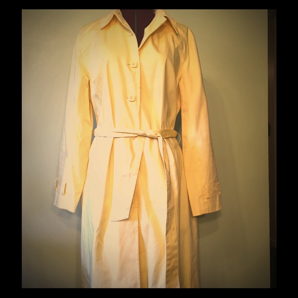 Apostrophe belted trench