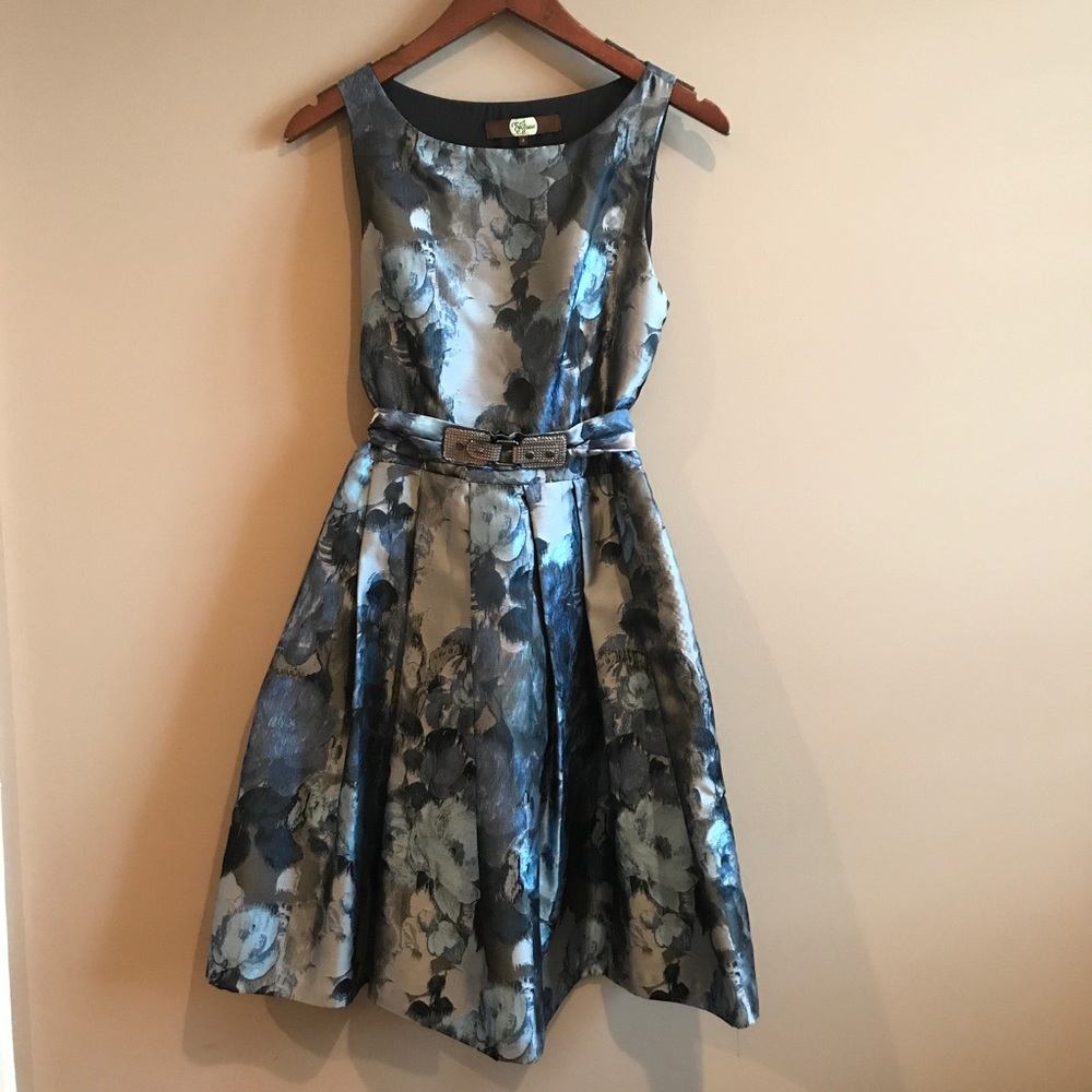Beautiful floral dress with cute belt detail