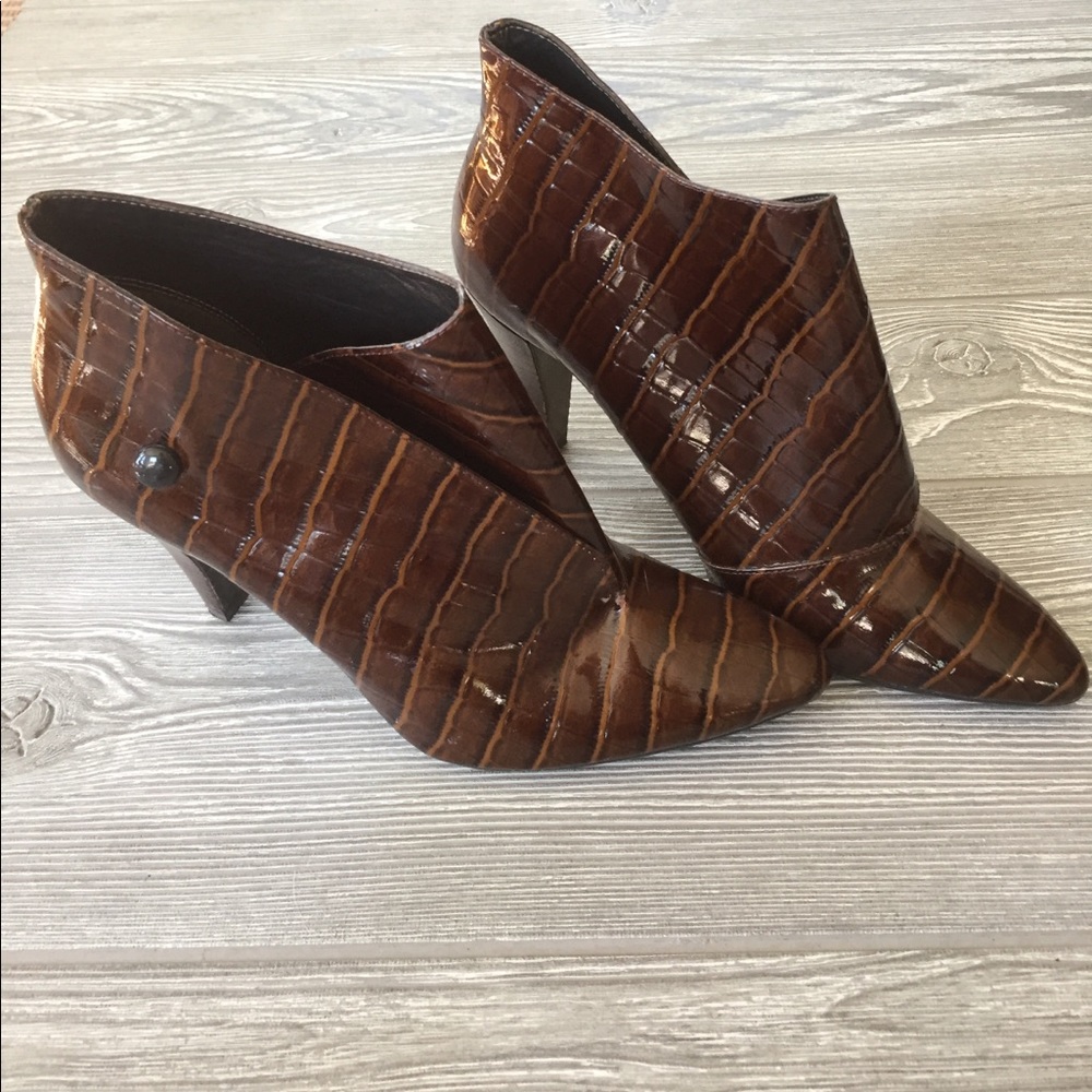 Via Spiga Lydia Croc embossed bootie. Brown. 6.5.