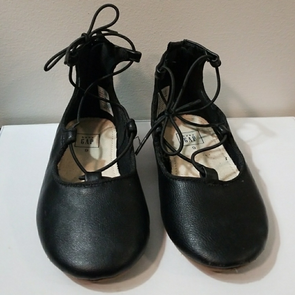 Gap lace up toddler shoes sz 9