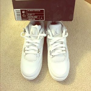 Air Jordan 4 Retro Size 4.5Y