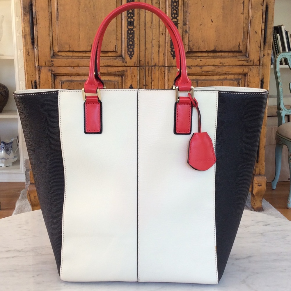 Chic and Stylish BCBG Tote!