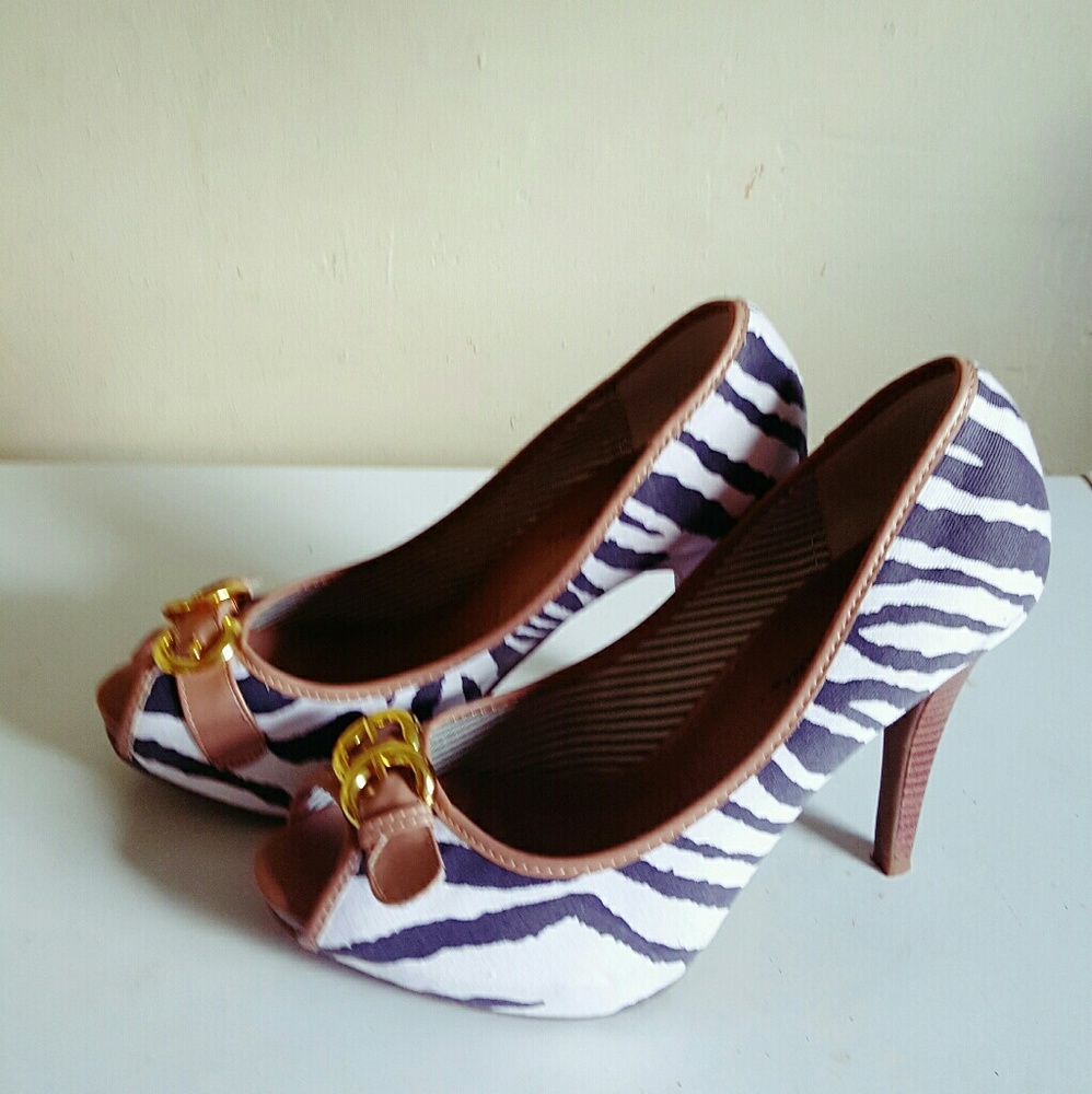 Charlotte russe zebra peep toe pumps size 7