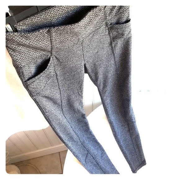 Athleta Pants - SALE 🍃LIKE NEW Athleta Leggings!🍃
