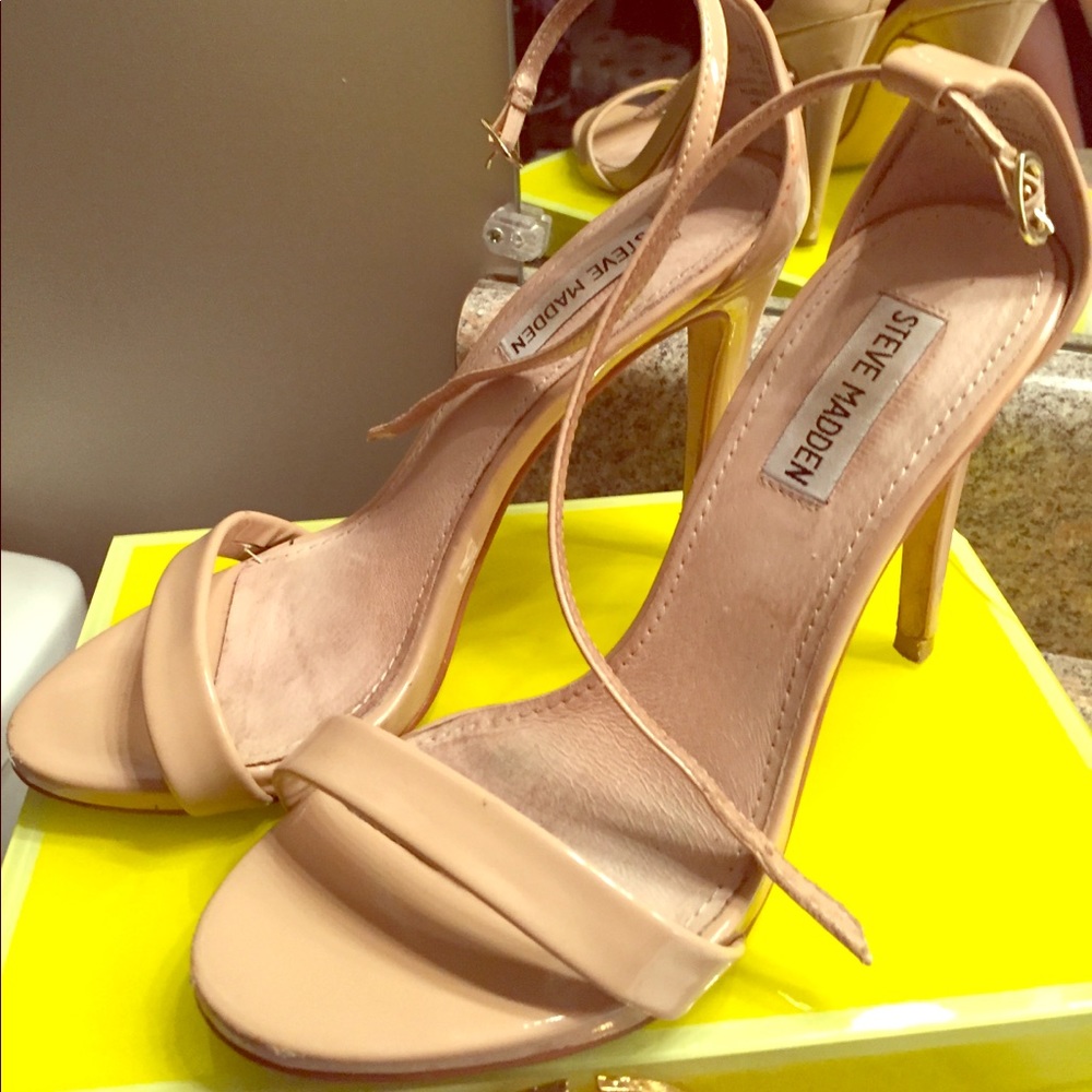 Beautiful Nude Patent leather strappy Steve Madden