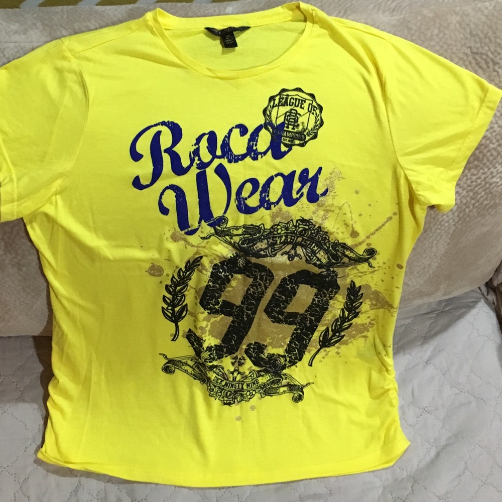Rocawear New Yellow t shirt w/ front detailing