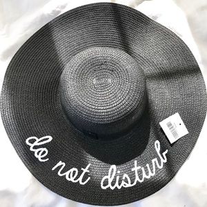 Black straw floppy hat "Do not disturb"