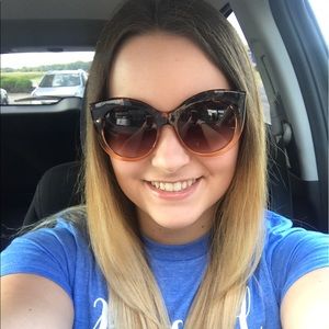 Meet your Posher, Macey