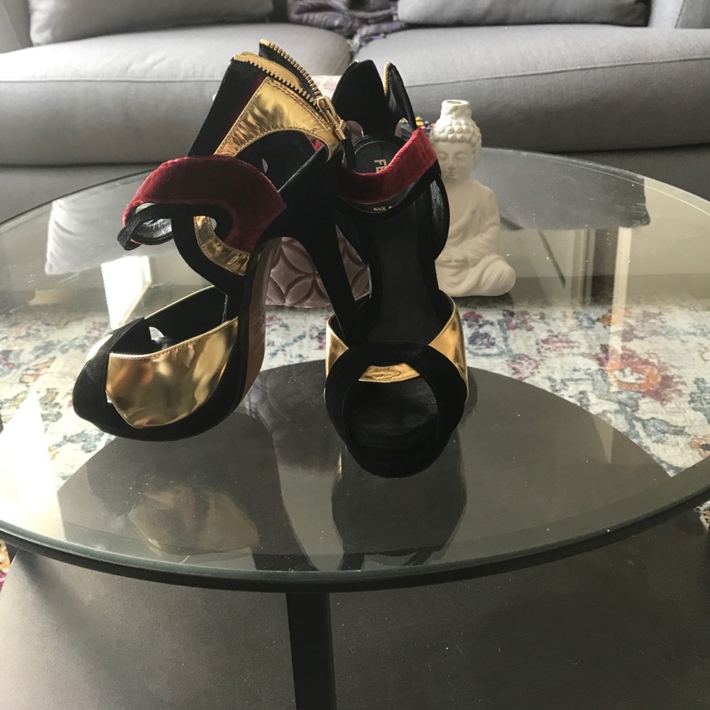 Gorgeous velvet Fendi Pumps