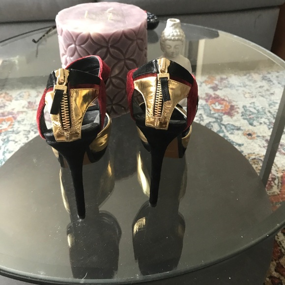 Gorgeous velvet Fendi Pumps - Picture 3 of 3