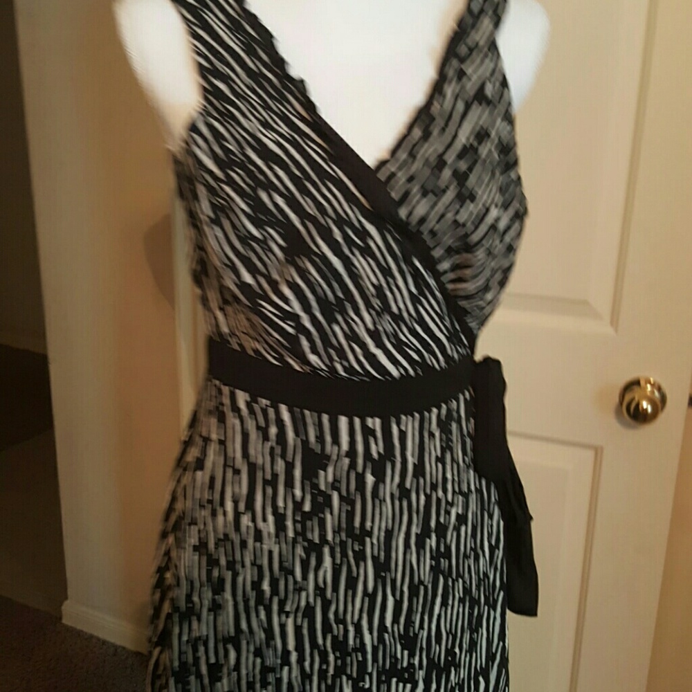 Dress - Picture 2 of 4