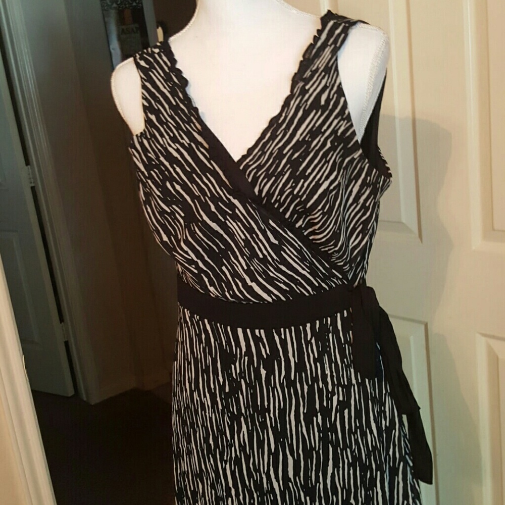 Dress - Picture 3 of 4