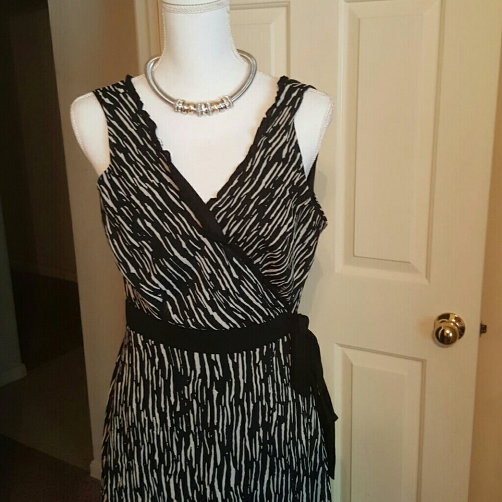 Dress - Picture 4 of 4