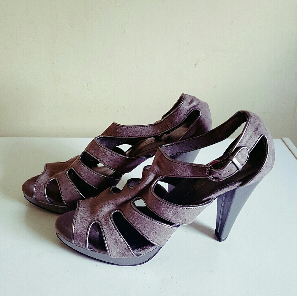 Christian Siriano Sandals Size 8.5